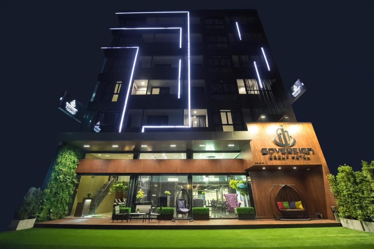 Sovereign Group Hotel At Pratunam Bangkok Buitenkant foto